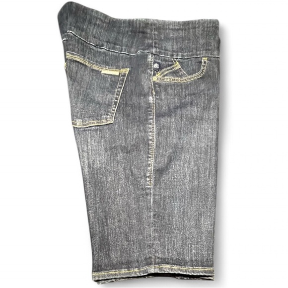 Rock & Republic Pants - Rock & Republic Fever Slimming Bermuda Denim Shorts Stretchy, 16